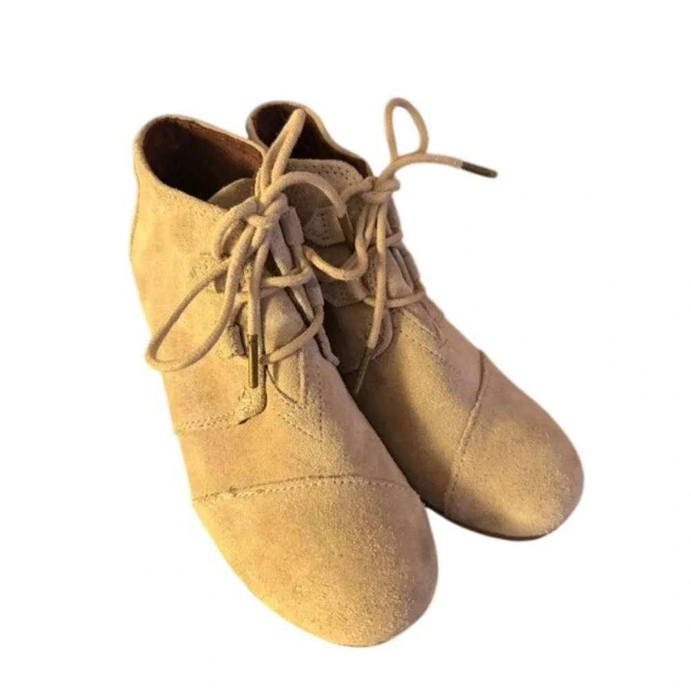 TOMS Desert Wedge Tan Suede Lace Up Chukka Ankle Booties Womens 7.5